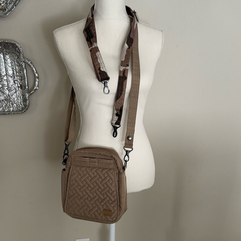NWOT Lug Hopper Crossbody